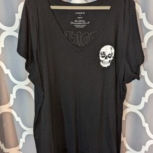 Torrid V-neck tee, wrong things skull tee size 5